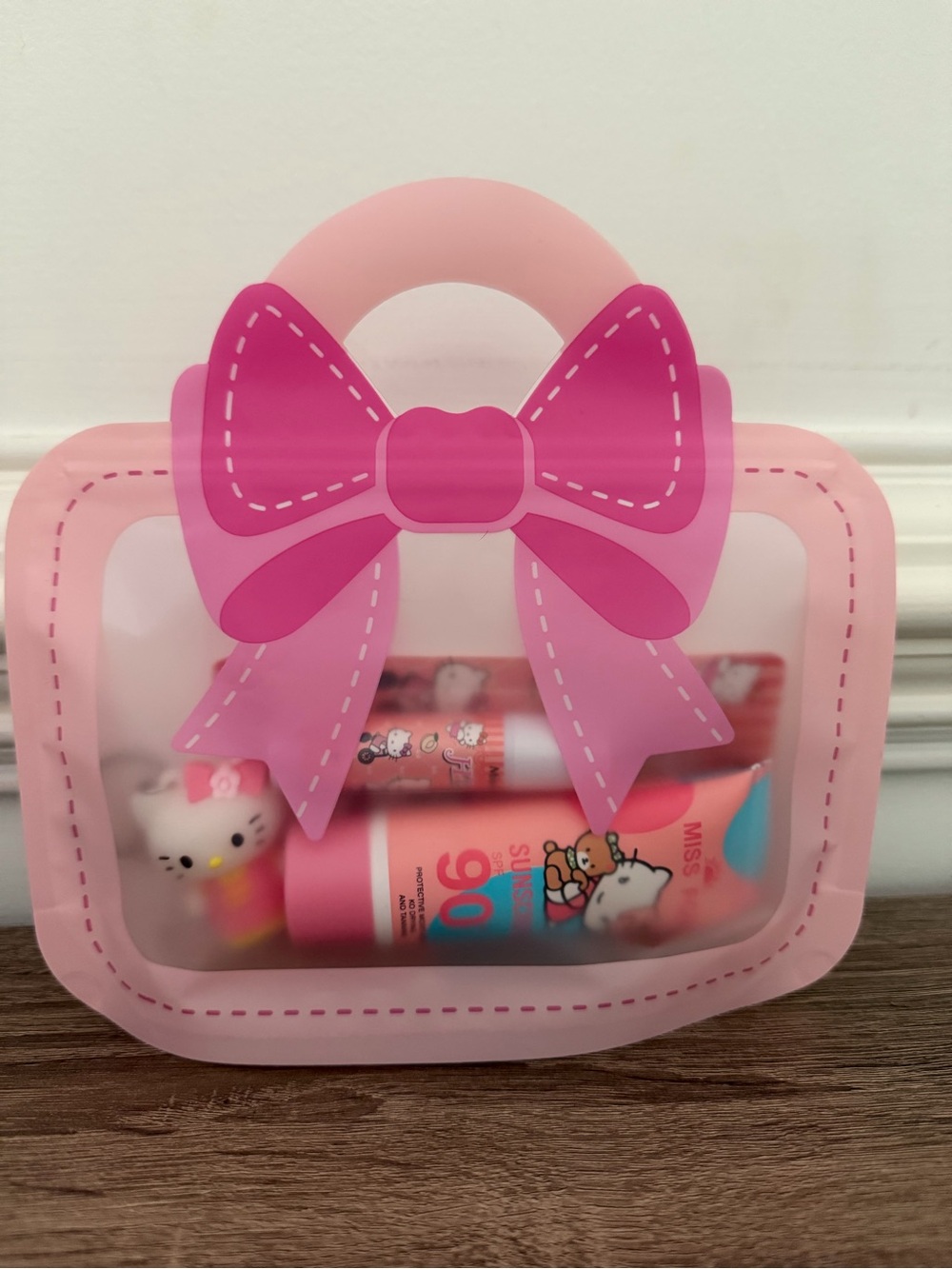 Hello Kitty Gift Set- this is for 1 gift set not the pair - Picture 2 of 5